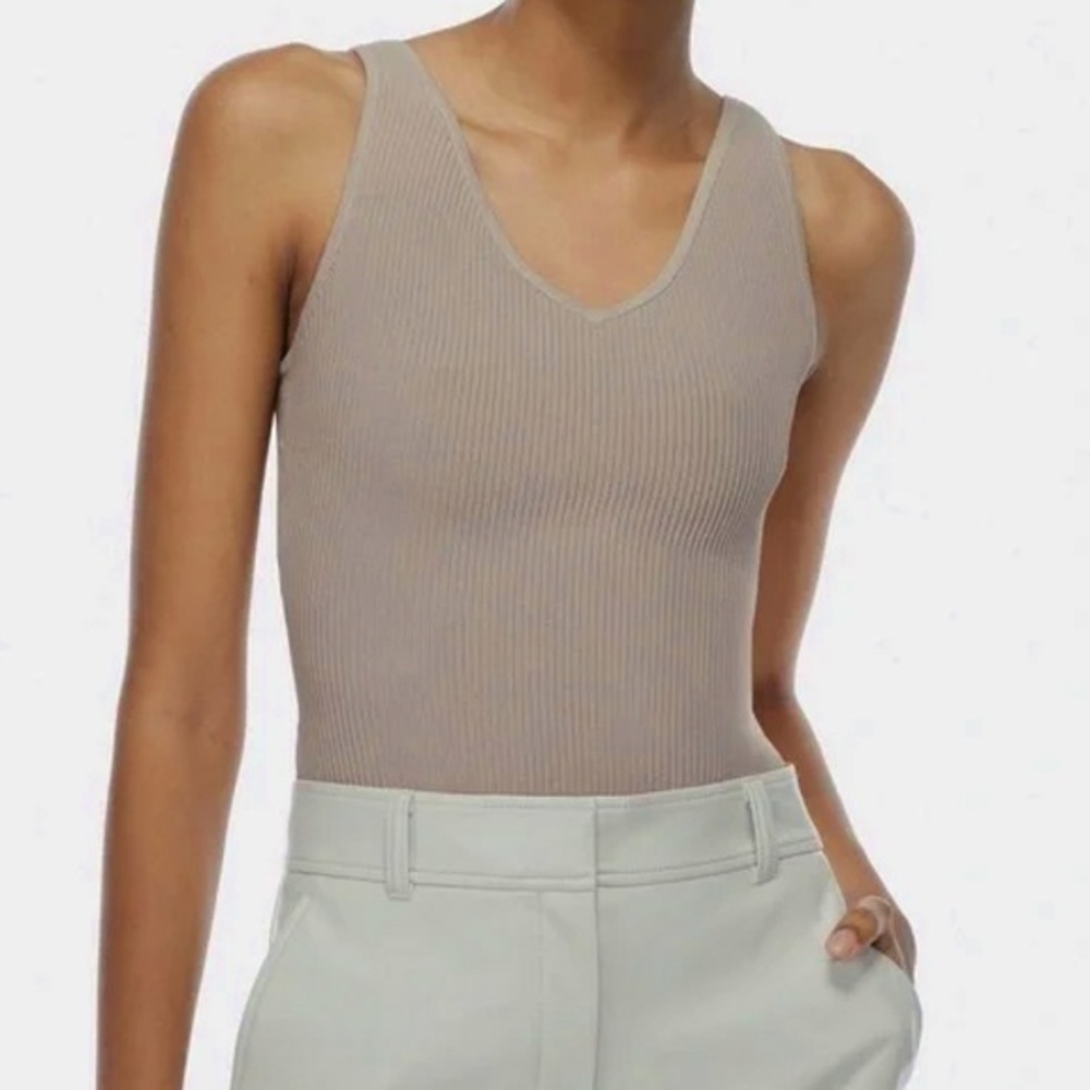 New Aritzia Babaton Sculpt Knit Ribbed V-Neck Tank in Fluent Taupe XS